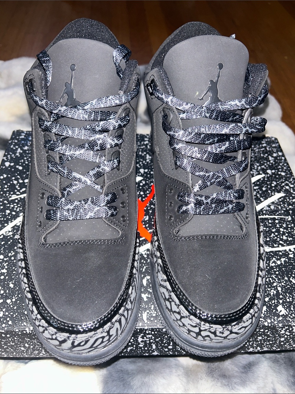 Nike Men's Grey and Black Retro Sneakers